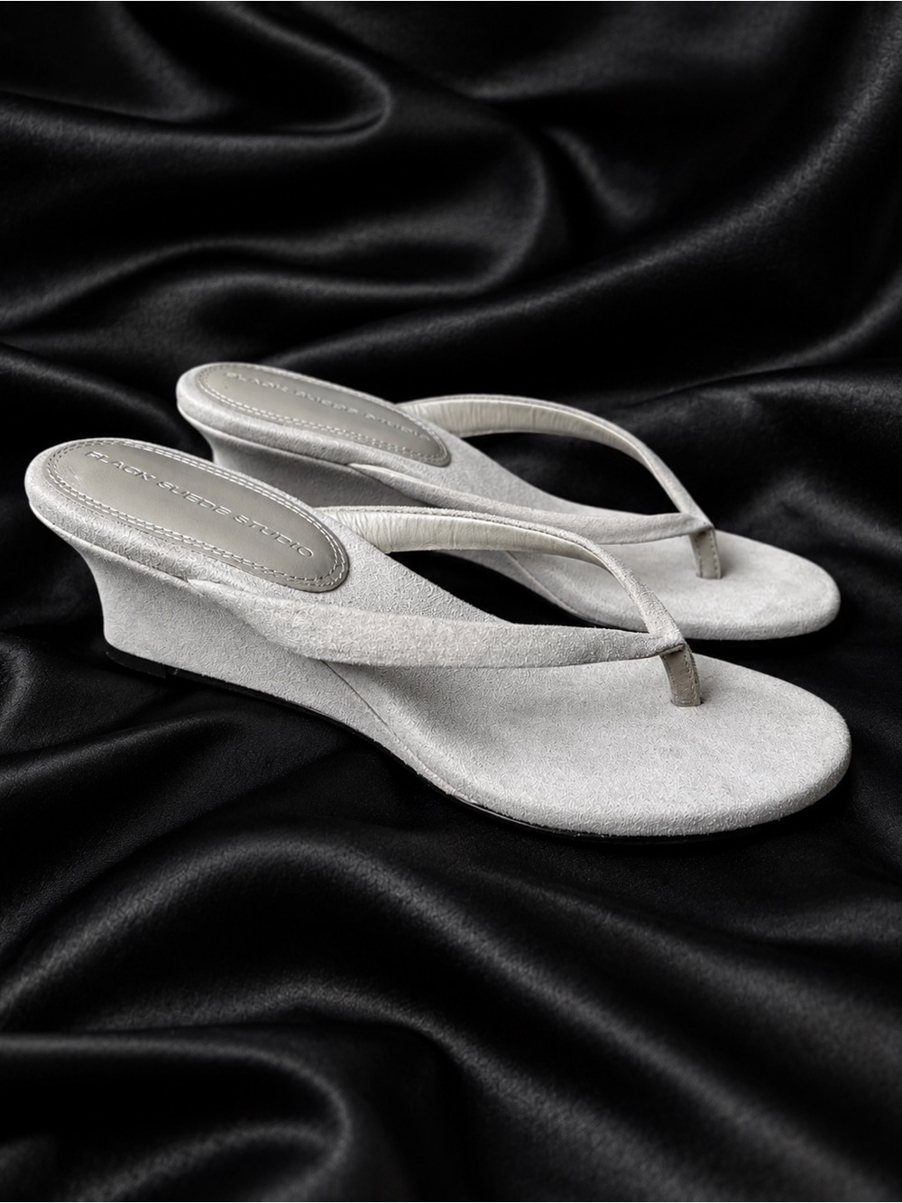 BLACK SUEDE STUDIO “Easy 50” Mocha Suede Thong Wedge Sandals EU 35 US 4.5 Chic